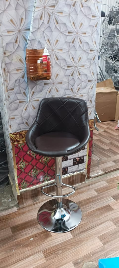 Diamond-Quilted Bucket Bar Stool