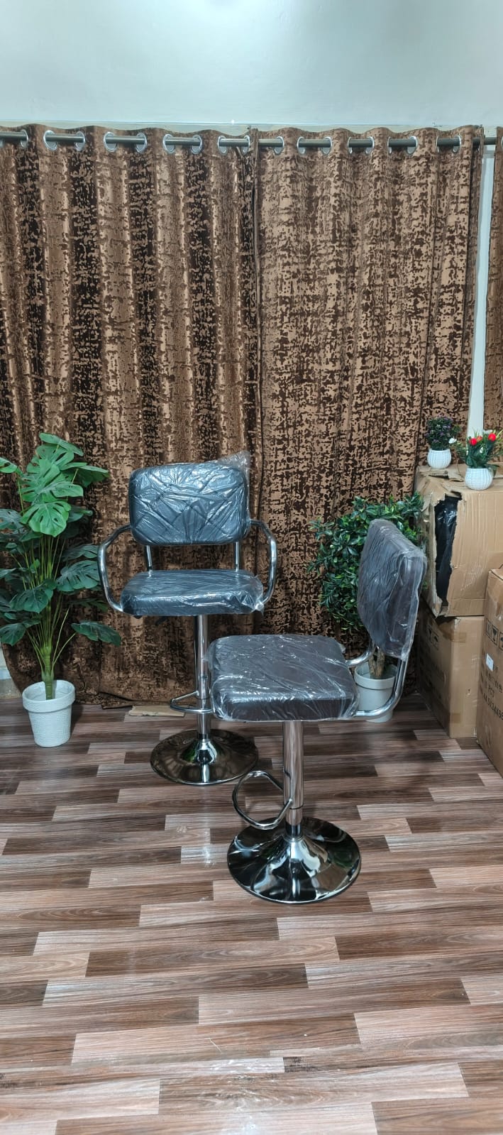 Black Hydraulic Office Chair — Office/salon Chair