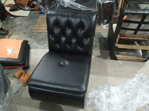 Black Tufted Armless Visitor Chair