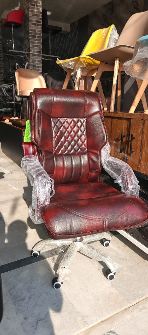 Brown Tufted Executive Office Chair — Office Chair