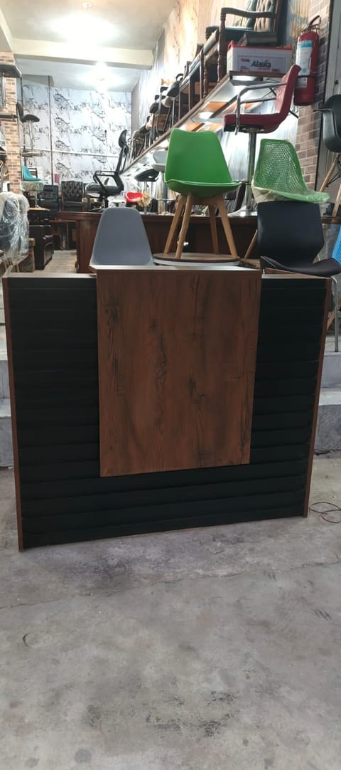 Compact Reception Counter