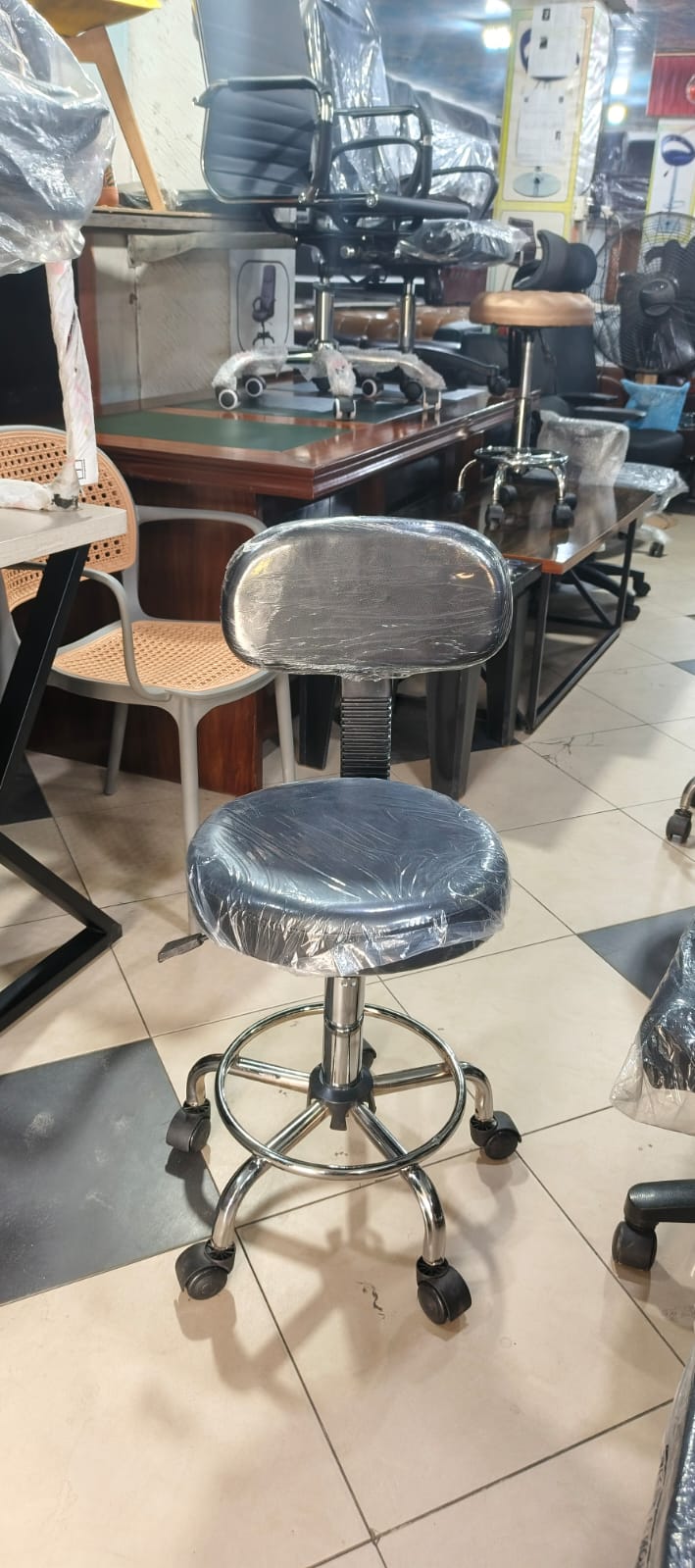 Round Salon Stool With Back — Stool