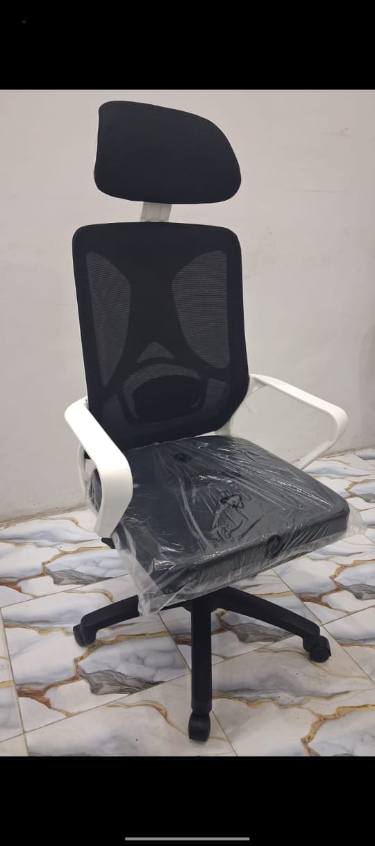 Black Mesh Office Chair With Headrest — Office Chair