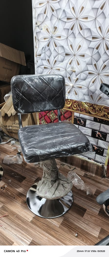 Black Hydraulic Salon Chair — Salon/office Chair